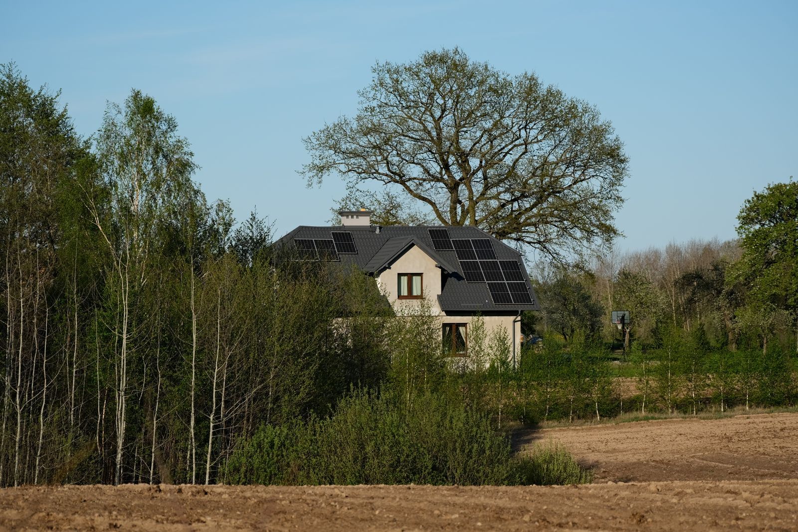 Einfamilienhaus mit Photovoltaikanlage im Grünen